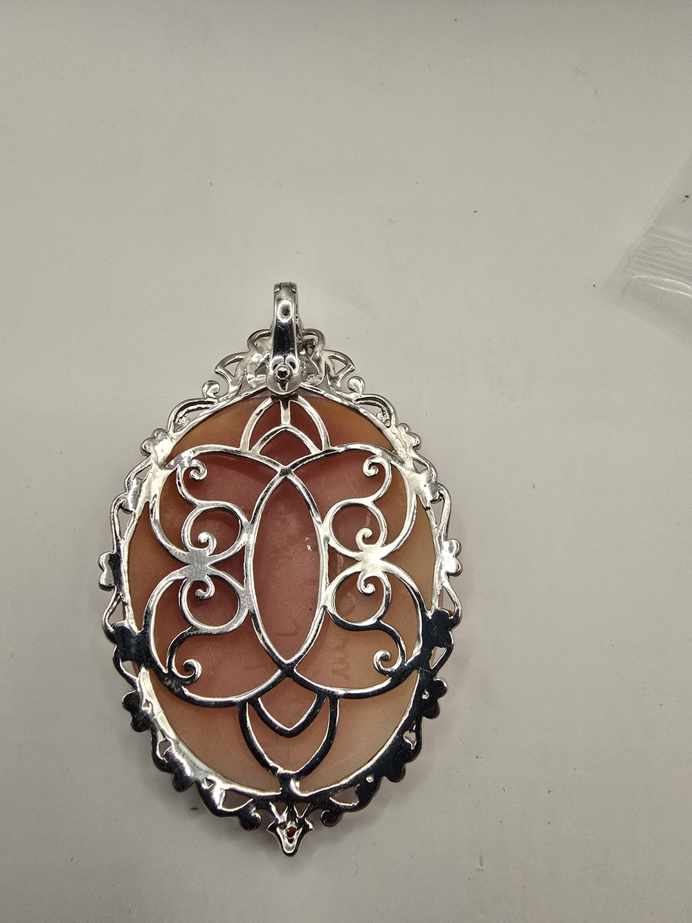 Vintage Style Cameo Pendant Necklace in Cream and Conch Marked 925 - Picture 2 of 6
